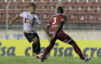 SP - PAULISTÌO/ITUANO X CAPIVARIANO - ESPORTES - Lance da partida entre as equipes do Ituano e do Capivariano, v‡lida pela 7» rodada do Campeonato Paulista 2016, realizada no est‡dio Novelli Jr, em Itu, S‹o Paulo, domingo (28). 28/02/16 - Foto: MIGUEL SCHINCARIOL/ITUANO