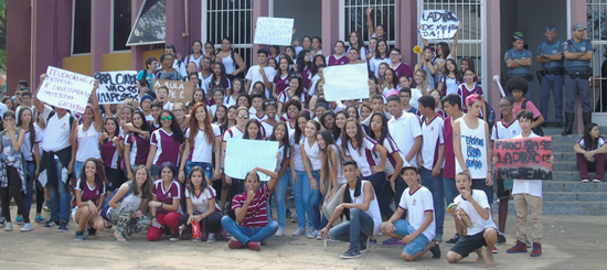 ESCOLA PROÍBE ALUNOS DE USAREM DURAG E GERA PROTESTO EM BELO