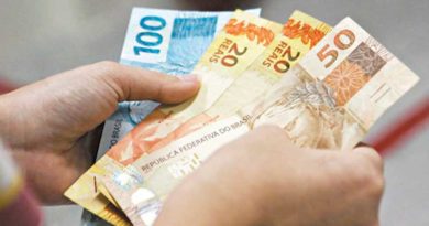 Nascidos em março e abril recebem Abono Salarial 2017 a partir desta quinta Nascidos em março e abril recebem Abono Salarial 2017 a partir desta quinta