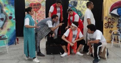 Grupo de Teatro de Indaiatuba encena “Admirável Mundo Novo” neste domingo Grupo de Teatro de Indaiatuba encena “Admirável Mundo Novo” neste domingo