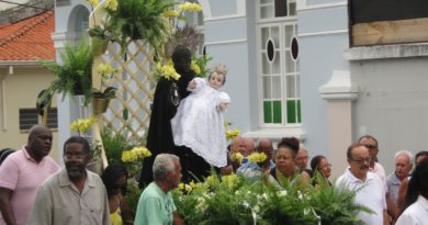 Centenas de fiéis participam da procissão em louvor a São Benedito em Itu Centenas de fiéis participam da procissão em louvor a São Benedito em Itu
