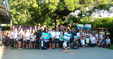 Alunos do Almeida fazem ato em apoio à proibição do uso de canudos plásticos Alunos do Almeida fazem ato em apoio à proibição do uso de canudos plásticos