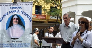 Ditinha Schanoski recebe Medalha Madre Teodora na Câmara Ditinha Schanoski recebe Medalha Madre Teodora na Câmara