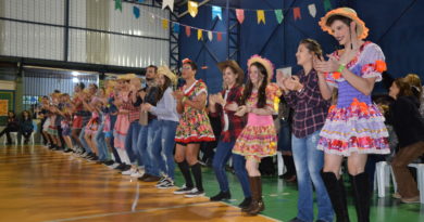 Colégio Anglo Itu promove “arraiá” Colégio Anglo Itu promove “arraiá”