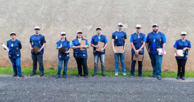 Equipe do serviço de vetores de Itu recebe novos uniformes Equipe do serviço de vetores de Itu recebe novos uniformes
