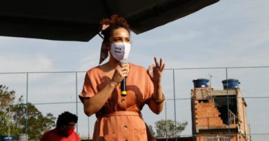 Justiça condena militante a pagar R$ 5 mil por assédio contra Monica Seixas Justiça condena militante a pagar R$ 5 mil por assédio contra Monica Seixas