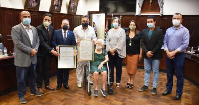 Câmara confere Título de Cidadania a fundadores da Creche Guia da Luz Câmara confere Título de Cidadania a fundadores da Creche Guia da Luz