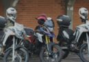 Flagrados com moto roubada são presos pela Polícia Militar no Portal do Éden