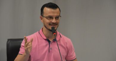 Requerimento de Eduardo Ortiz é adiado novamente Requerimento de Eduardo Ortiz é adiado novamente