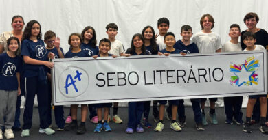 Alunos do Colégio Almeida Júnior arrecadam livros para Sebo Literário que acontece dia 25 Alunos do Colégio Almeida Júnior arrecadam livros para Sebo Literário que acontece dia 25