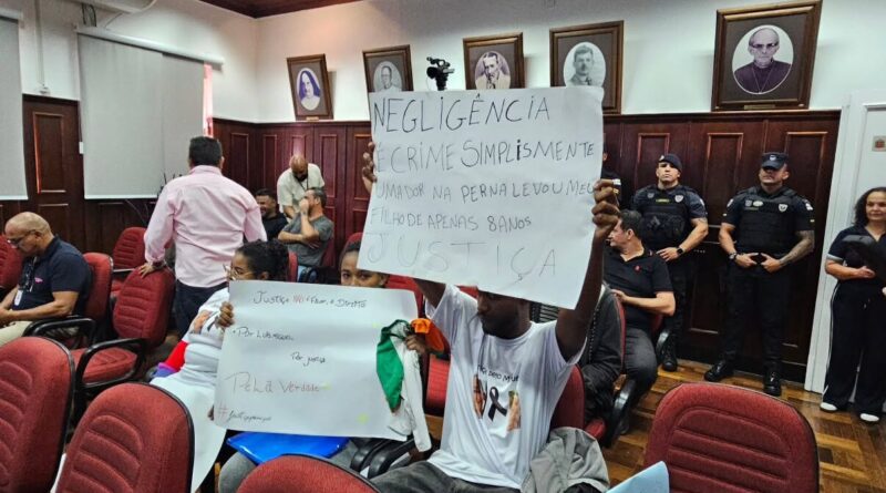 Sessão da Câmara de Itu tem protesto por Luiz Miguel e discussões
