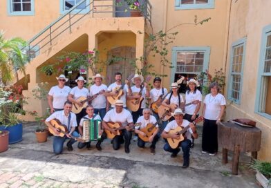Feira de Antiguidades & Curiosidades será domingo com apresentação de viola