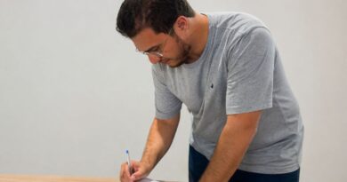Deputado Rodrigo Moraes apresenta projeto em reconhecimento ao tradutor e intérprete de Libras