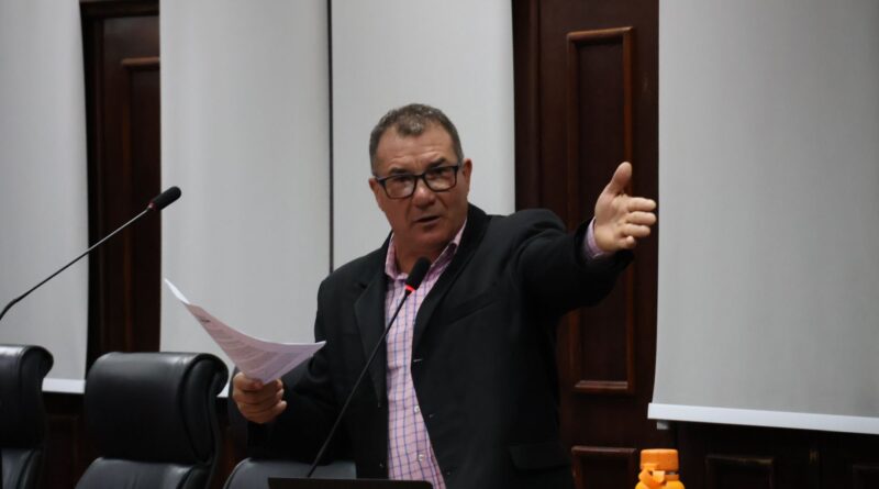 Justiça de Itu determina suspensão do processo de cassação de Cova Justiça de Itu determina suspensão do processo de cassação de Cova